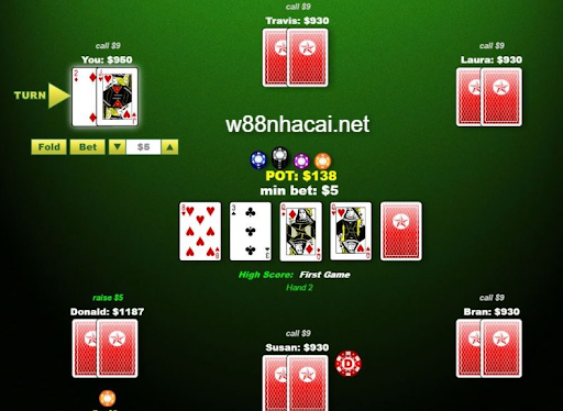 Texas Holdem Poker người chơi được chia 2 lá bài tẩy